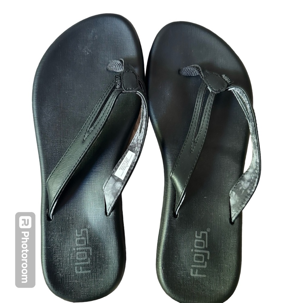 Flojos Ladies' Flip Flops Black Women Sandals Size 9 Like new condition.